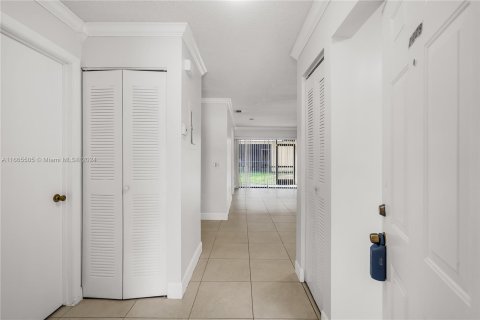 Condo in Miramar, Florida, 2 bedrooms  № 1383126 - photo 2