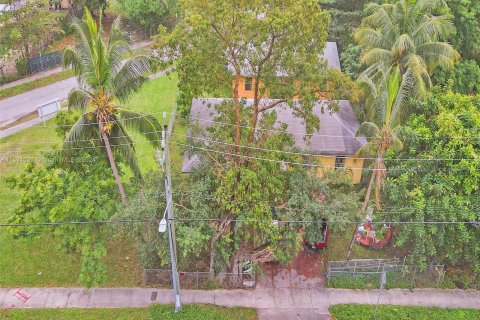 Propiedad comercial en venta en Miami, Florida № 1002206 - foto 3