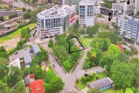 Propiedad comercial en venta en Miami, Florida № 1002206 - foto 11