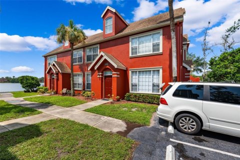 Townhouse in Tampa, Florida 1 bedroom, 105.17 sq.m. № 1313494 - photo 1