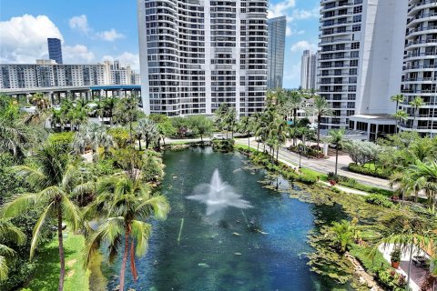 Condo in Aventura, Florida, 2 bedrooms  № 1293452 - photo 2