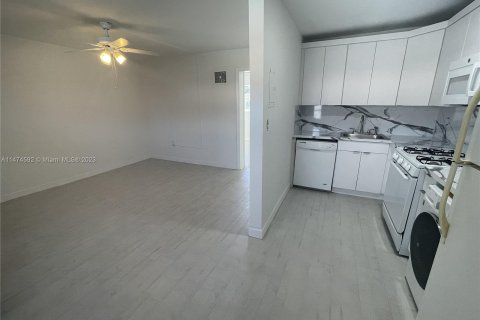 Apartment in Miami, Florida 1 bedroom, 50.17 sq.m. № 784866 - photo 3