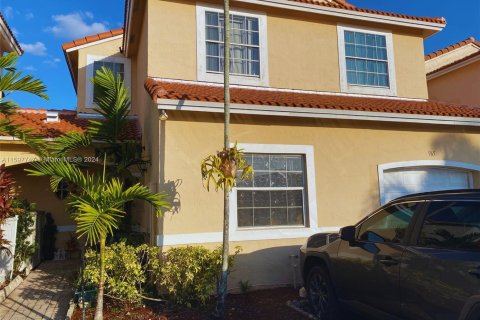 Touwnhouse à vendre à Pembroke Pines, Floride: 3 chambres, 138.98 m2 № 1206342 - photo 1