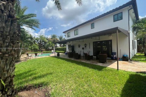 House in Miami, Florida 5 bedrooms, 334.26 sq.m. № 1206344 - photo 25