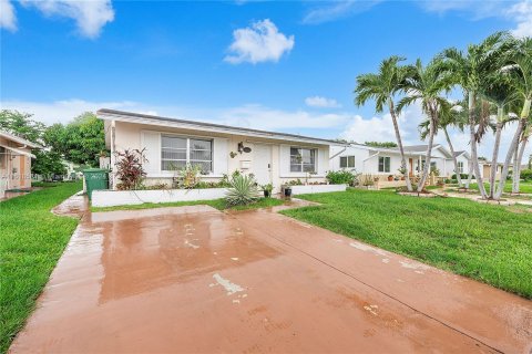 Villa ou maison à vendre à Tamarac, Floride: 2 chambres, 98.66 m2 № 1269368 - photo 16