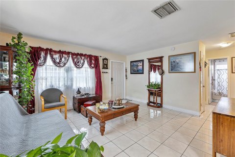 Villa ou maison à vendre à Tamarac, Floride: 2 chambres, 98.66 m2 № 1269368 - photo 9