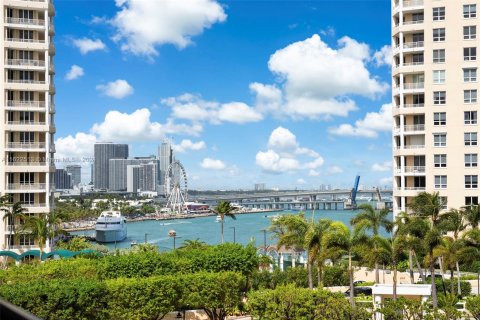 Condominio en venta en Miami, Florida, 2 dormitorios, 98.48 m2 № 1269411 - foto 1