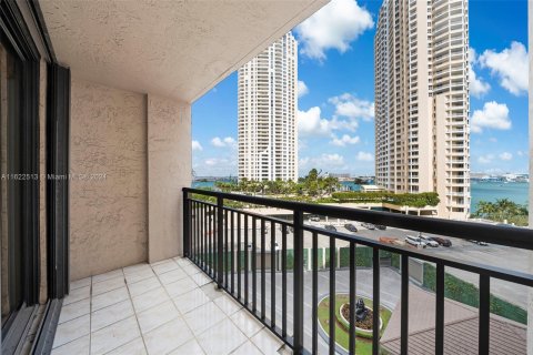 Condo in Miami, Florida, 2 bedrooms  № 1269411 - photo 23