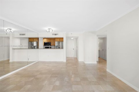 Condo in Miami, Florida, 2 bedrooms  № 1269411 - photo 7