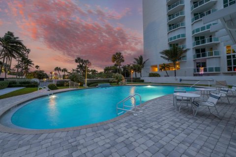Casa en venta en Lauderdale-by-the-Sea, Florida, 2 dormitorios, 187.66 m2 № 913296 - foto 11