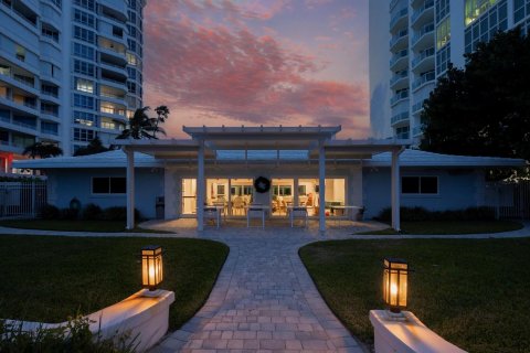 Casa en venta en Lauderdale-by-the-Sea, Florida, 2 dormitorios, 187.66 m2 № 913296 - foto 7