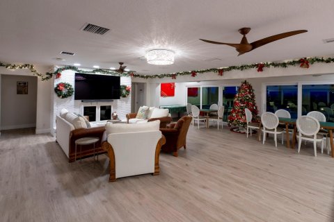 House in Lauderdale-by-the-Sea, Florida 2 bedrooms, 187.66 sq.m. № 913296 - photo 9