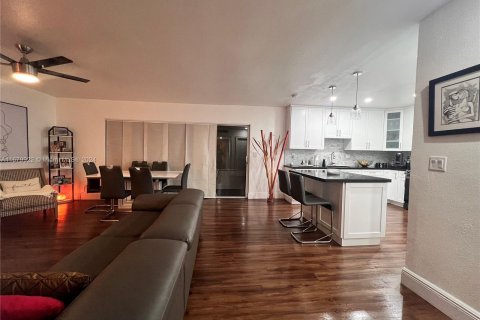 Condominio en venta en Miami, Florida, 1 dormitorio, 89.19 m2 № 1409360 - foto 4