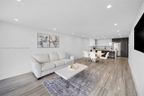 Condo in Sunny Isles Beach, Florida, 1 bedroom  № 1330704 - photo 16