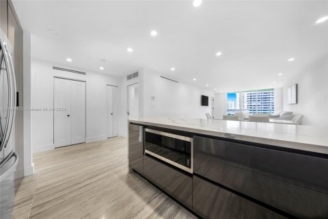 Condo in Sunny Isles Beach, Florida, 1 bedroom  № 1330704 - photo 7