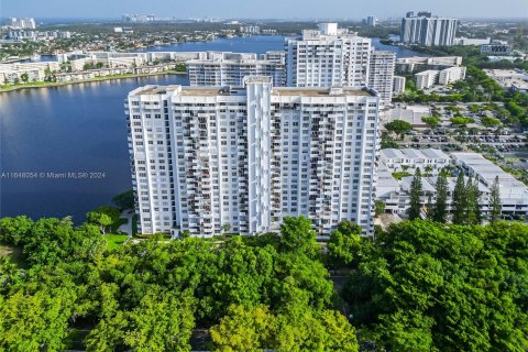 Condo in Aventura, Florida, 2 bedrooms  № 1330749 - photo 24