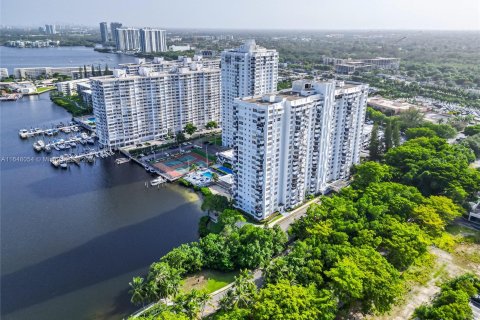 Condo in Aventura, Florida, 2 bedrooms  № 1330749 - photo 23