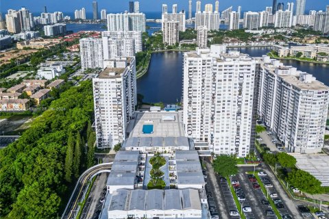 Condo in Aventura, Florida, 2 bedrooms  № 1330749 - photo 27