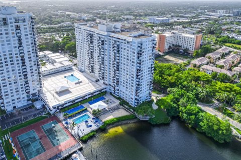 Condo in Aventura, Florida, 2 bedrooms  № 1330749 - photo 22