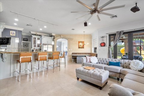 Casa en venta en Miramar, Florida, 5 dormitorios, 316.61 m2 № 1330706 - foto 15