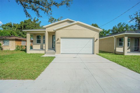 House in Tampa, Florida 3 bedrooms, 142.14 sq.m. № 1426444 - photo 1