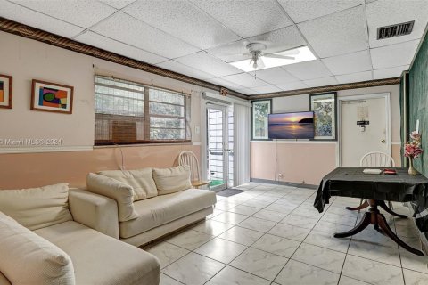 Propiedad comercial en venta en Miami Gardens, Florida № 1224147 - foto 15