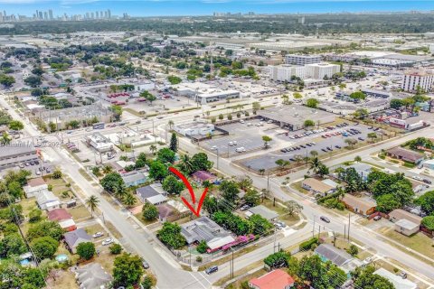 Propiedad comercial en venta en Miami Gardens, Florida № 1224147 - foto 30