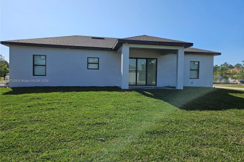 House in Lehigh Acres, Florida 3 bedrooms № 1104111 - photo 20