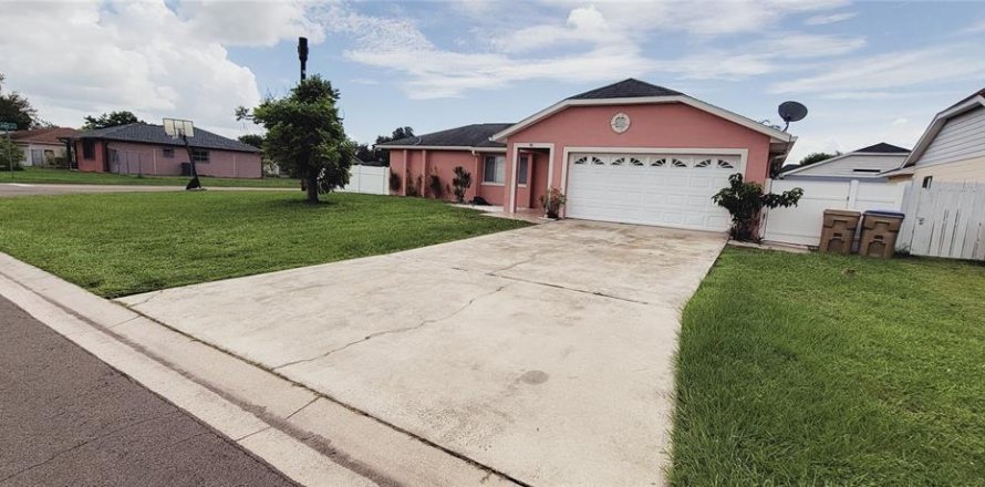 House in Kissimmee, Florida 3 bedrooms, 130.43 sq.m. № 1354286