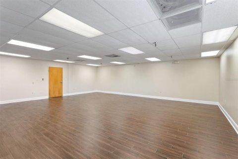 Propiedad comercial en alquiler en Orlando, Florida, 84.54 m2 № 725574 - foto 18