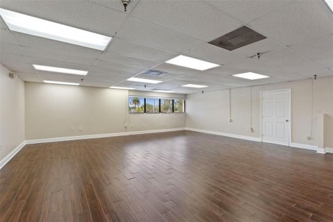 Propiedad comercial en alquiler en Orlando, Florida, 84.54 m2 № 725574 - foto 16