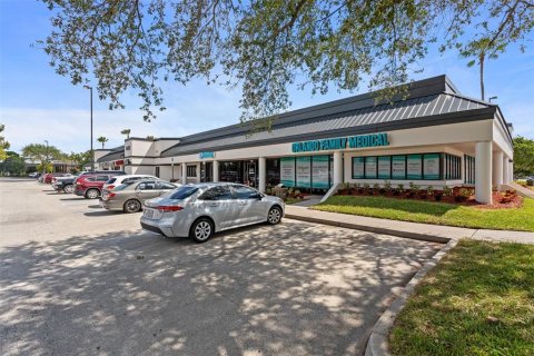 Propiedad comercial en alquiler en Orlando, Florida, 84.54 m2 № 725574 - foto 13