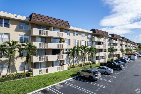 Copropriété à louer à North Miami, Floride: 1 chambre, 66.33 m2 № 1347772 - photo 2