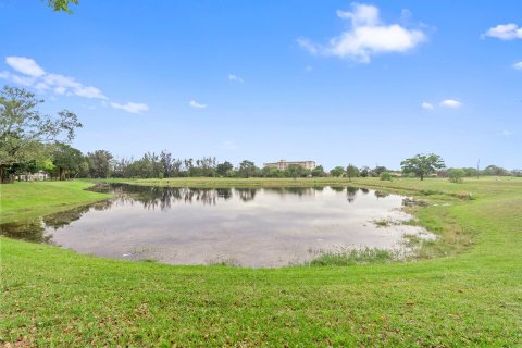 Condo in Pompano Beach, Florida, 3 bedrooms  № 1097760 - photo 9