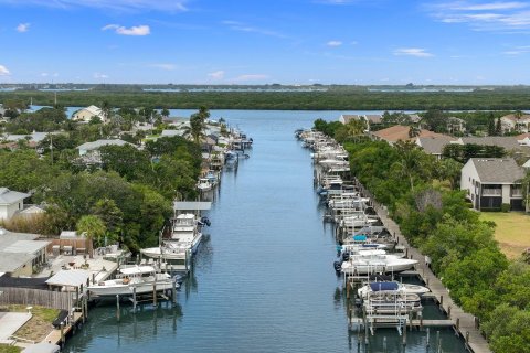 House in Hutchinson Island South, Florida 3 bedrooms, 229.56 sq.m. № 1180225 - photo 11