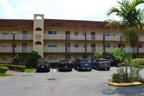 Condo in Sunrise, Florida, 2 bedrooms  № 1180304 - photo 22