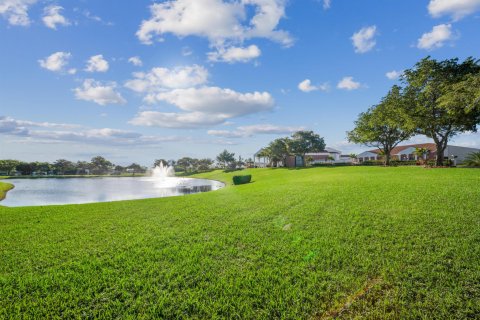 Condo in Deerfield Beach, Florida, 1 bedroom  № 914171 - photo 1