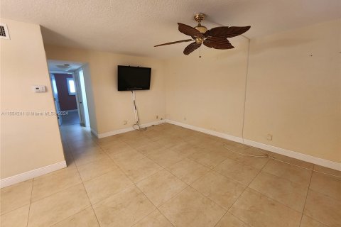 Condo in Hallandale Beach, Florida, 2 bedrooms  № 1351763 - photo 20