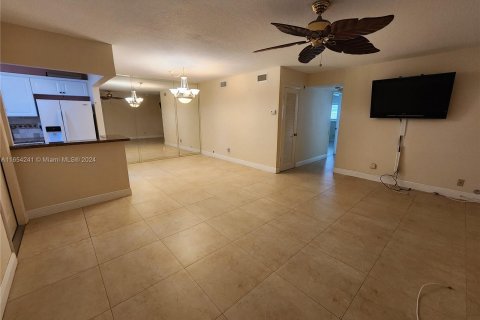 Condo in Hallandale Beach, Florida, 2 bedrooms  № 1351763 - photo 2