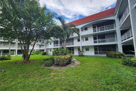 Copropriété à vendre à Hallandale Beach, Floride: 2 chambres, 92.9 m2 № 1351763 - photo 10