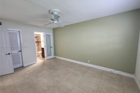 Condo in Hallandale Beach, Florida, 2 bedrooms  № 1351763 - photo 25