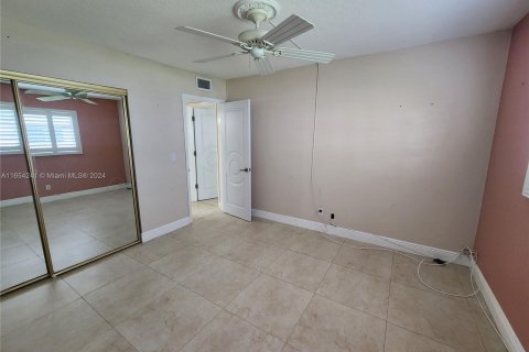 Condo in Hallandale Beach, Florida, 2 bedrooms  № 1351763 - photo 5