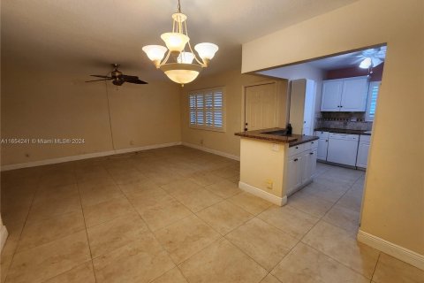 Condo in Hallandale Beach, Florida, 2 bedrooms  № 1351763 - photo 22