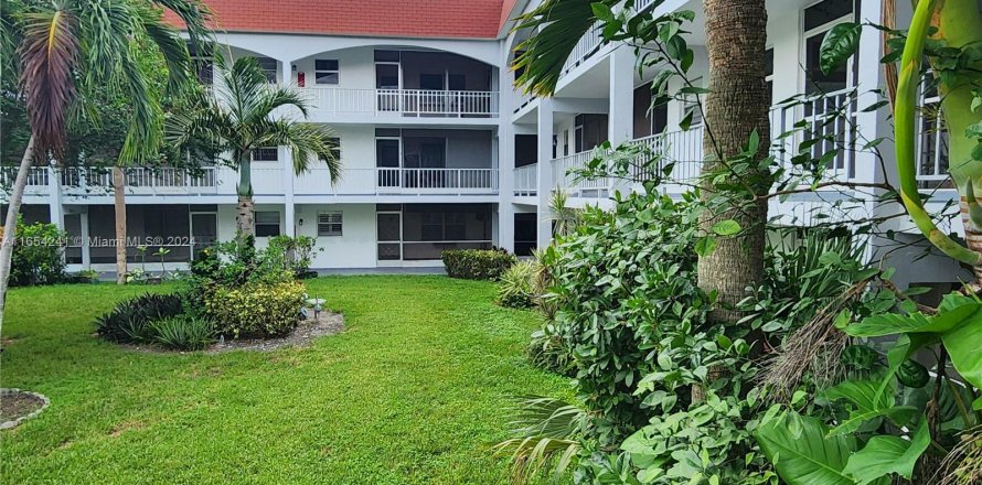 Condo in Hallandale Beach, Florida, 2 bedrooms  № 1351763