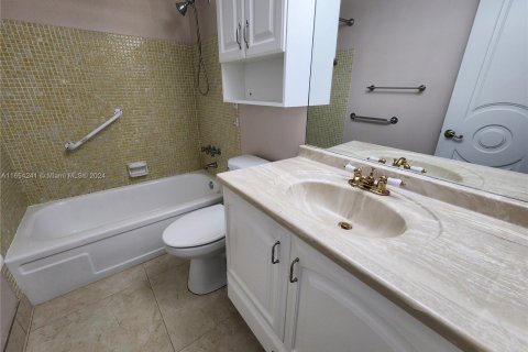 Copropriété à vendre à Hallandale Beach, Floride: 2 chambres, 92.9 m2 № 1351763 - photo 7