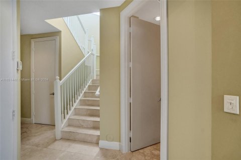 Casa en venta en Miami, Florida, 4 dormitorios, 310.29 m2 № 1351716 - foto 6