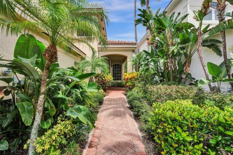 Casa en venta en Miami, Florida, 4 dormitorios, 310.29 m2 № 1351716 - foto 1