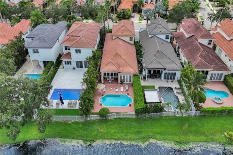 Casa en venta en Miami, Florida, 4 dormitorios, 310.29 m2 № 1351716 - foto 28