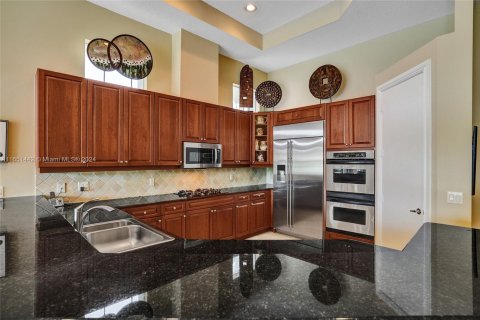 Casa en venta en Miami, Florida, 4 dormitorios, 310.29 m2 № 1351716 - foto 14