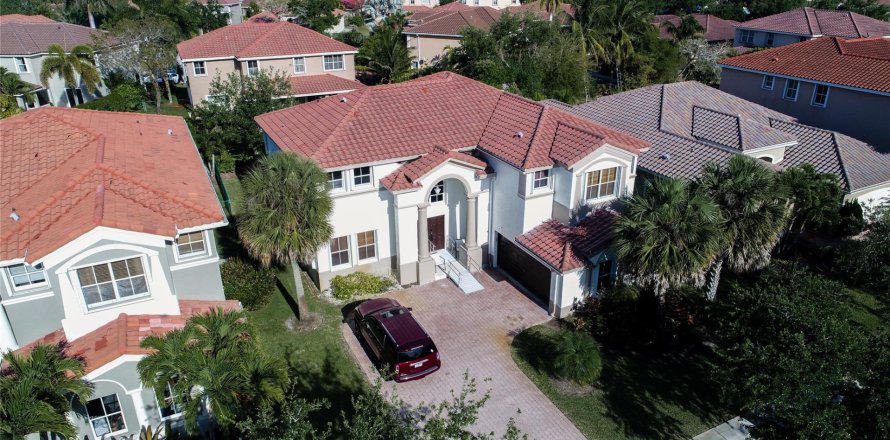 House in Miramar, Florida 5 bedrooms, 340.95 sq.m. № 1134906